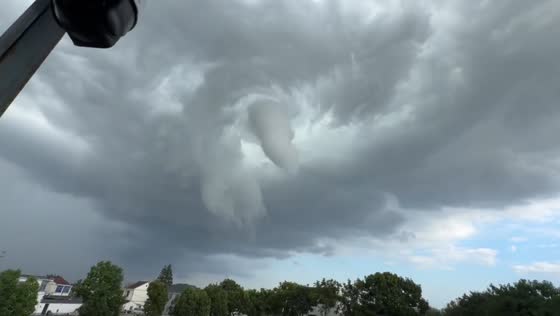 Massive rotating storm cloud appears over Zhejiang, China