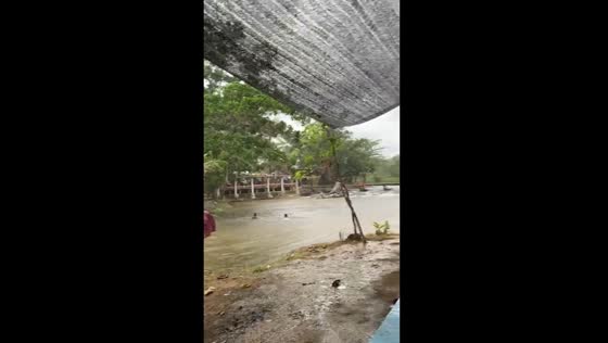 Terrifying lightning strike amidst rainy joy: tragedy strikes tourist spot in North Sumatra