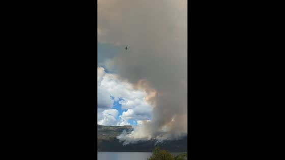 Aircraft battle growing Quilpituk Creek wildfire in Kelowna, Canada