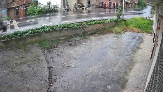Truck slides off wet road and crashes into residential area in Hunan, China