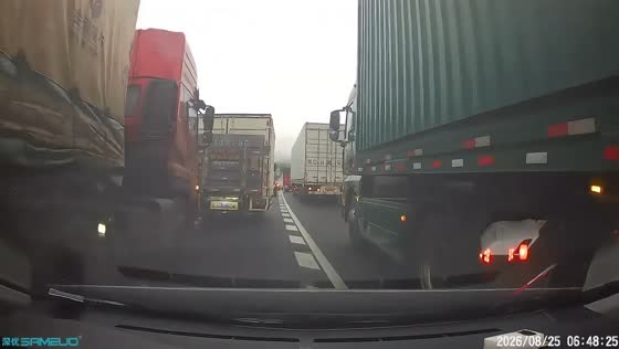 Truck collision causes multi-vehicle crash in Guangdong, China