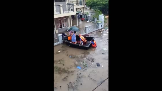 Evacuations in Carmen Homes, San Pedro due to typhoon Gaemi flooding