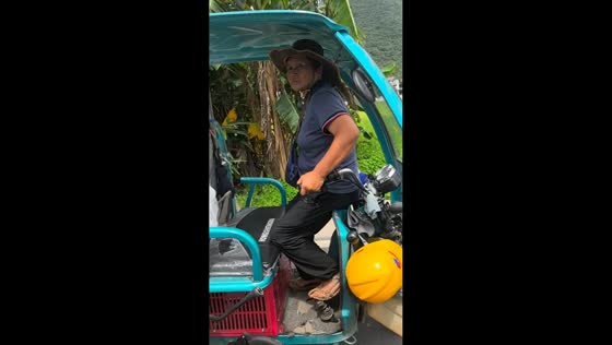 Woman drives electric tricycle in reverse in Anhui, China