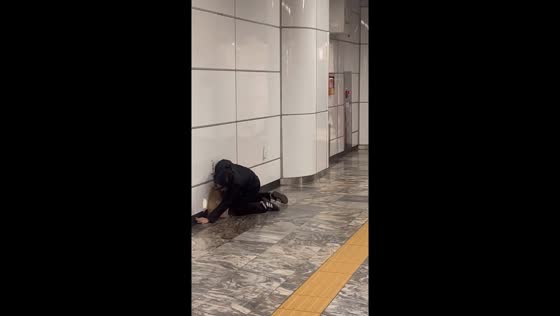 Slickback fail: Seoul's slippery slickback mishap caught on camera
