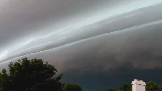 Stunning shelf cloud formation over Wauseon, Ohio