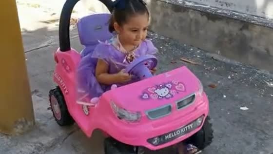 Child's toy ride ends in tears in Monterrey, Mexico