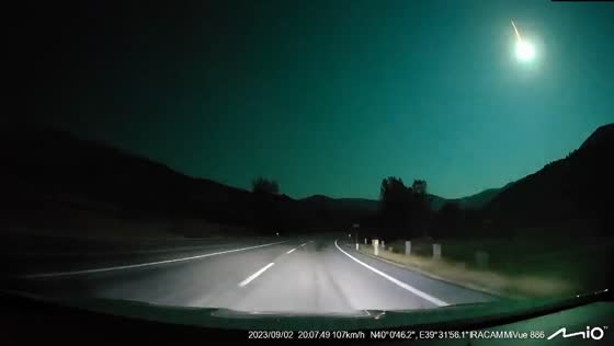 Captured on camera: spectacular meteorite lights up Turkish sky