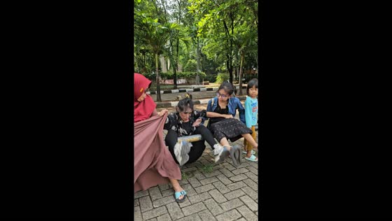 Two people fall from pole in South Tangerang, Indonesia