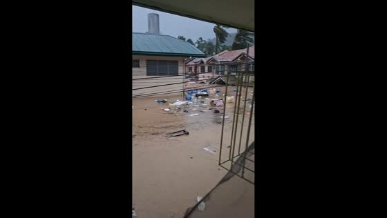 Woman trapped on second floor during severe flood in Cebu, Philippines