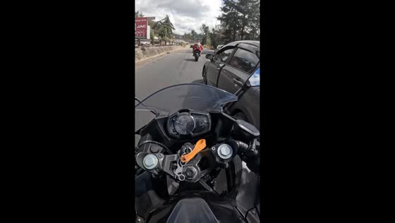 Motorcyclist avoids collision with speeding car in El Tejar, Guatemala