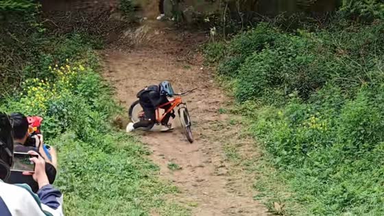 Bicycle trick goes wrong after hitting tree branches in Yunnan, China