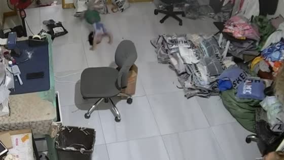 Child’s unexpected tumble inside shop brings laughter in Philippines