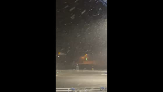 Heavy snow falls during a strong burst of accumulation in West Virginia, USA