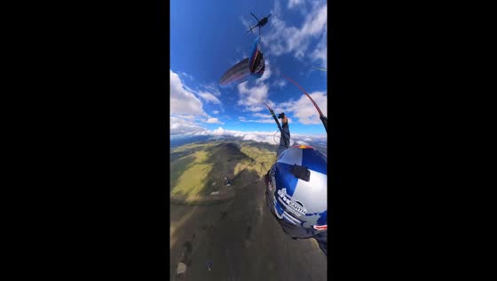 Skydiving mishap: glider packing error leads to mid-air struggle