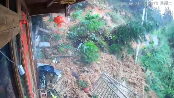 Massive landslide sweeps through landscape in Guizhou, China