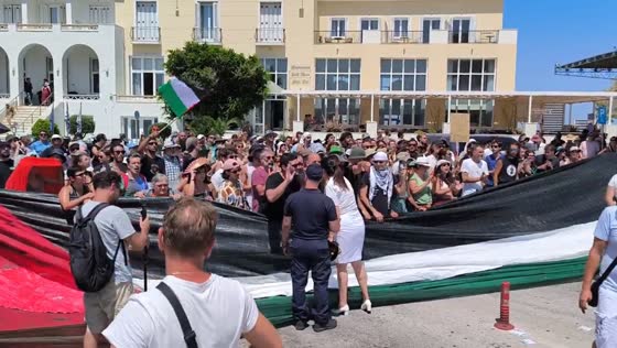 Protest over Gaza war blocks Israeli tourist from disembarking in Syros, Greece