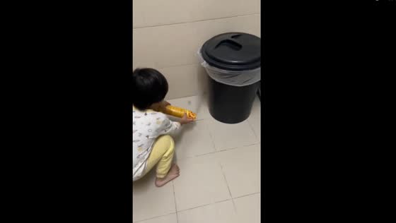Brave battle: mom captures hilarious cockroach showdown with son in Kuala Langat, Malaysia