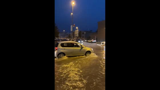 Torrential rain triggers severe flash flooding in Alzira, Spain