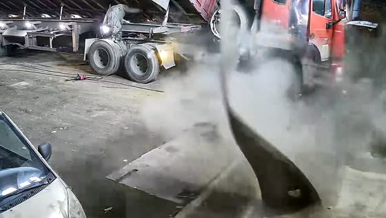 Tire explosion caught on CCTV in Shaanxi province, China