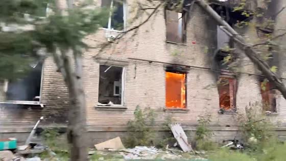 Russian forces shell residential building in Chasiv Yar, Ukraine