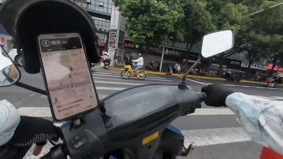 Electric bike falls while crossing pedestrian lane in Shanghai, China
