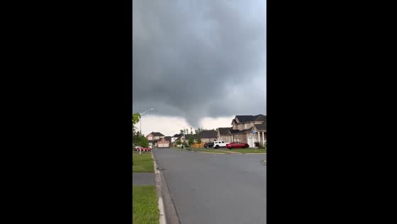 Tornado spotted in Fort Erie, Ontario, Canada
