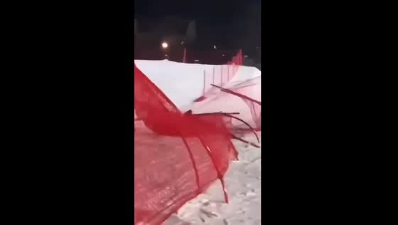 Novice skier's fast descent: skiing coach captures dramatic save at Jilin Ski Resort