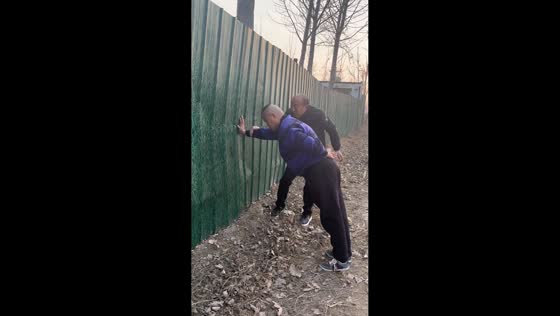 Man hits friend during fence prank in Fujian, China