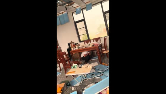 Massive hailstorm damages home interior in Yunnan, China