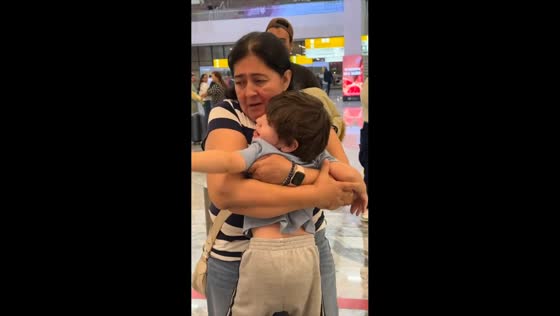 Child rushes into aunt’s arms in emotional reunion in Guadalajara, Mexico