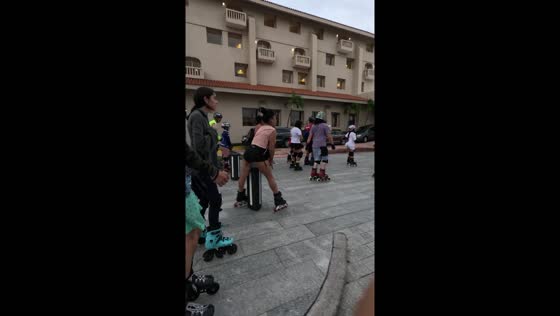 Skater falls at roller skating event in Veracruz, Mexico