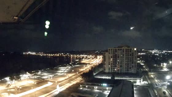Meteor streaks across night sky over Ontario, Canada