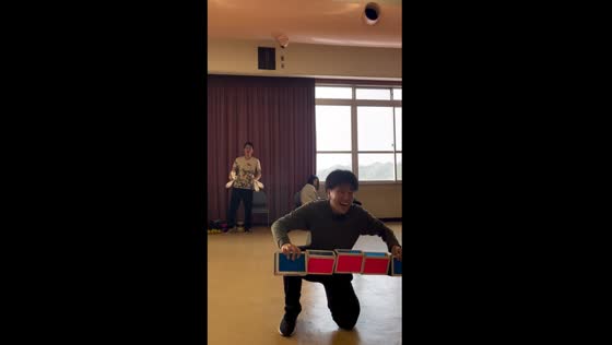 Juggler masters impressive 2 heel up, 5 cigar catch