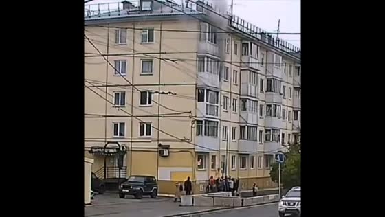 Dramatic rescue unfolds as child escapes burning apartment in Murmansk, Russia