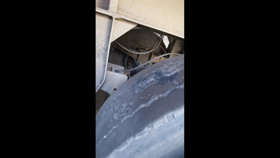 Truck climbs ramp but ends with flat tire in Shanxi, China