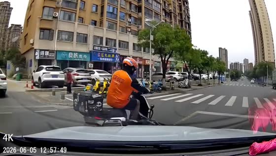 Dashcam captures collision between turning car and motorcycle in Hubei, China