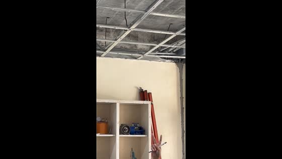 Mouse falls after failed jump in classroom in Sorsogon, Philippines