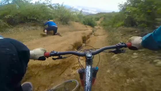 Unexpected crack on Cerro Traluñed  descent leads to bicycle fall