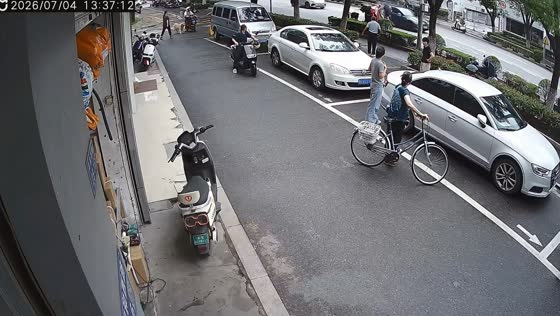 Bystanders rush to help after truck forces car off road in Jiangsu, China