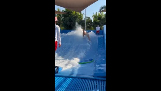 Flowboarding mishap turns into funny pose at water park in Pampanga, Philippines