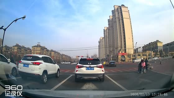 Motorcycle rider hit from behind at traffic stop in Shandong, China