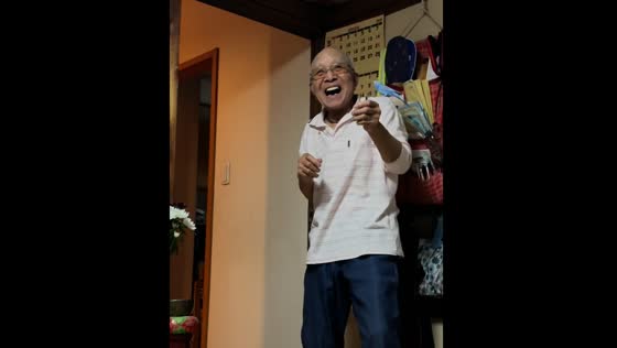 Bird repeatedly lands on man in Japan