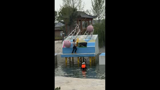 Contestant's obstacle course run ends with a splash in Henan, China