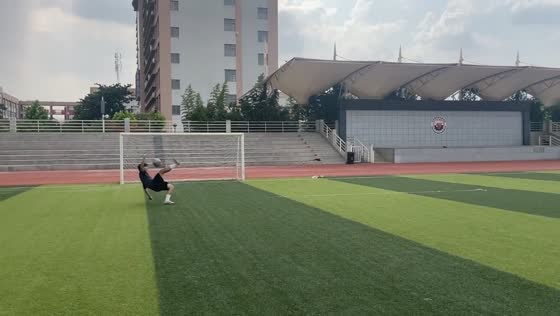 Football catch goes wrong in Jiangsu, China