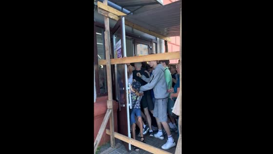 Frenzy in Gomel: throngs of youth storm second-hand store for bargains