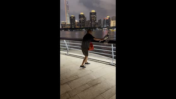 Man grabs bird statue after mistaking it for a real bird in Shanghai, China