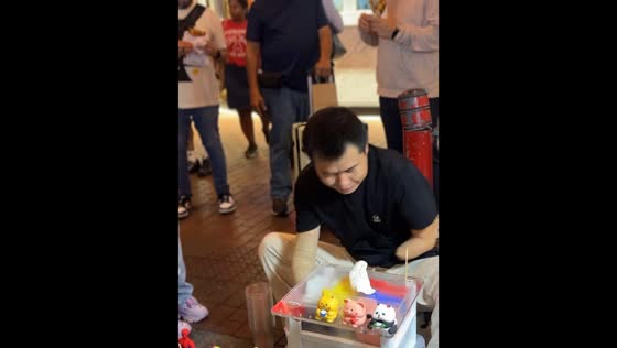 Man creates clay toys despite missing both hands in Jordan, Hong Kong