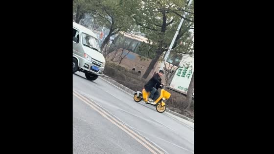 Man pulls van with scooter in Henan province