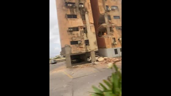 People flee damaged building after powerful earthquake in Puerto Cabello, Venezuela
