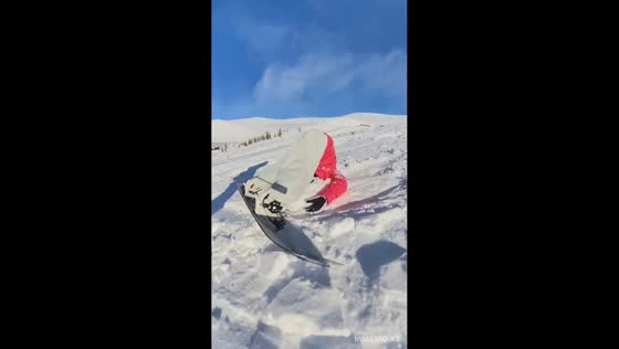 Skiing mishap causes funny tumble in Xinjiang, China